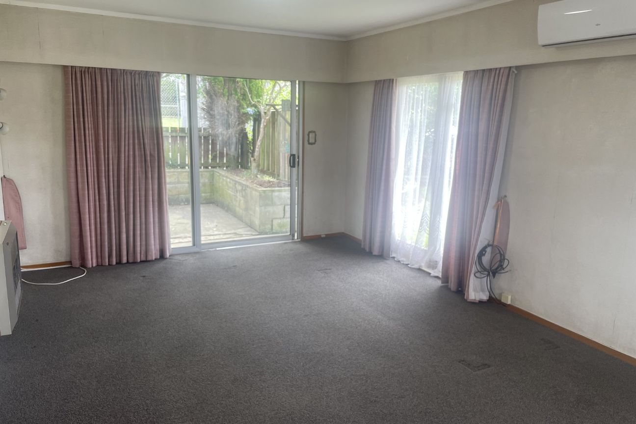 Well located two bedroom unit - Widok 6