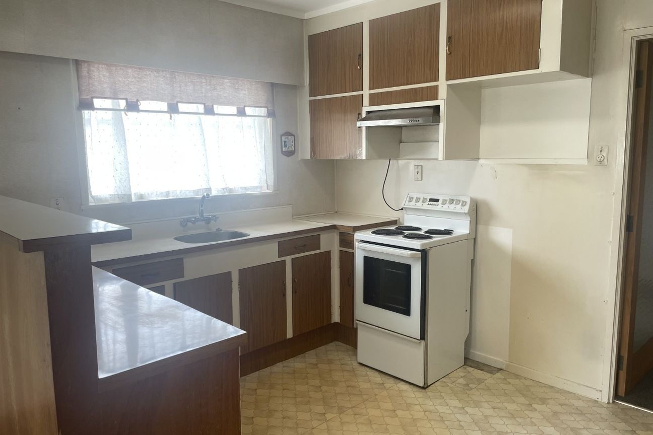 Well located two bedroom unit - Więcej