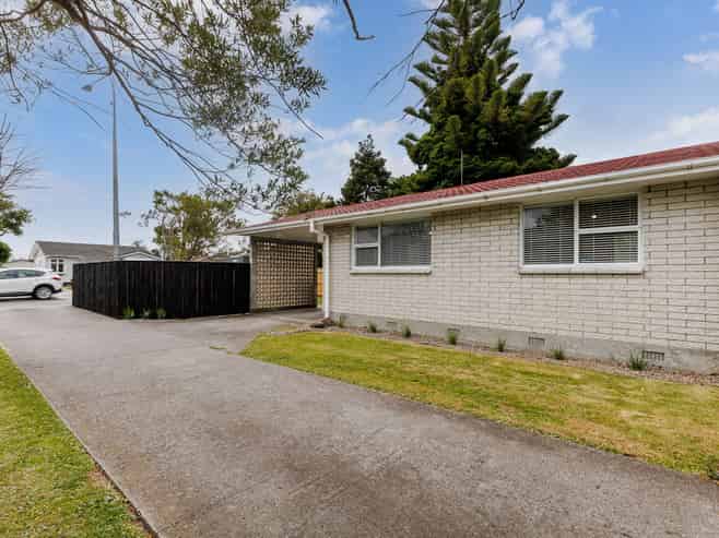 284A Botanical Road, West End