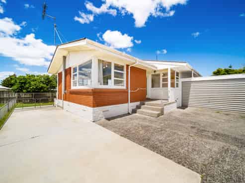 27A Chesterman Road, Riverlea