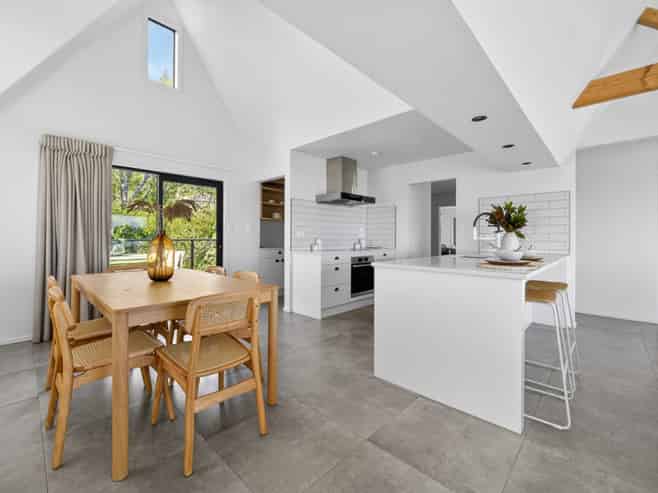 111 Arapiki Road, Stoke