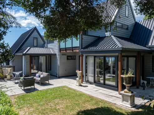 111 Arapiki Road, Stoke