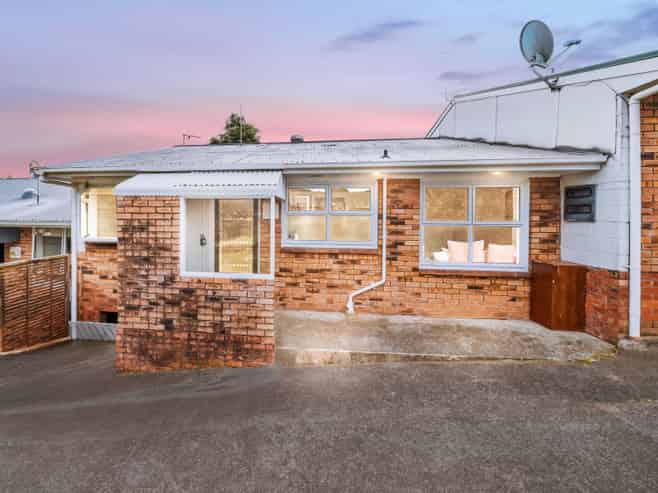 3B Kelvyn Grove, Hill Park