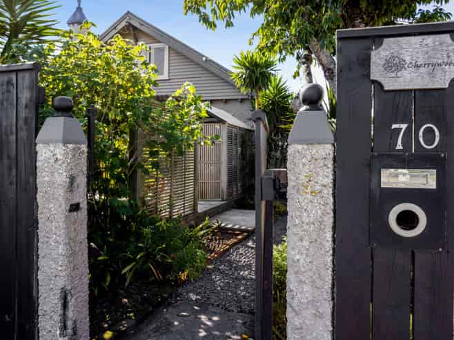 70 Collins Street, Hawera