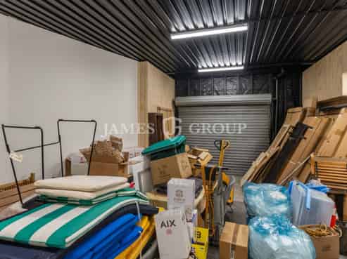 KINGSLAND OFFICE WITH ROLLER DOOR AND STORAGE