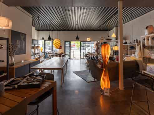 KINGSLAND OFFICE WITH ROLLER DOOR AND STORAGE