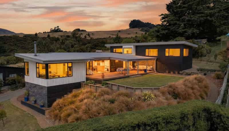 106 Bayview Road, Charteris Bay