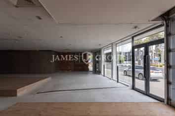 PRIME PARNELL SHOWROOM WITH STREET APPEAL