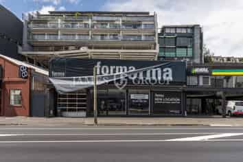 PRIME PARNELL SHOWROOM WITH STREET APPEAL