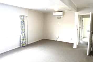 2/1 Proctor Lane, Tawa