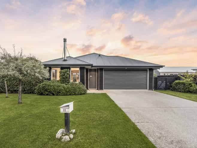 32 Quinnat Street, Albert Town