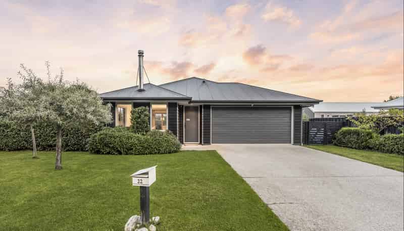 32 Quinnat Street, Albert Town