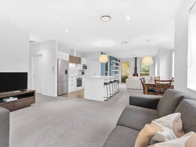 32 Quinnat Street, Albert Town