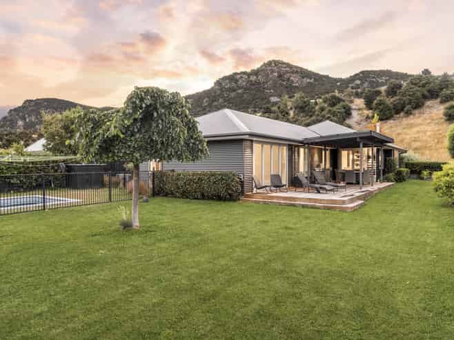 32 Quinnat Street, Albert Town