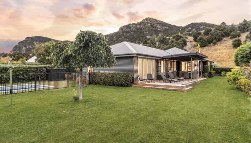 32 Quinnat Street, Albert Town