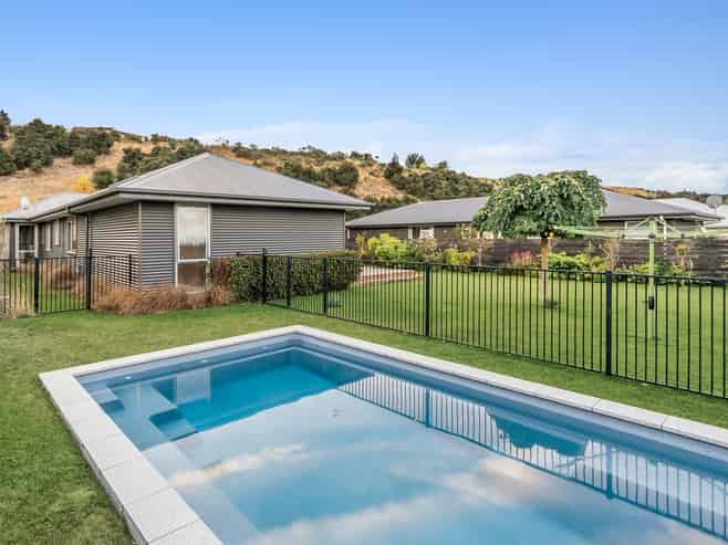 32 Quinnat Street, Albert Town