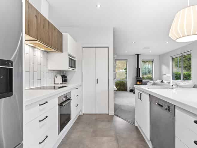 32 Quinnat Street, Albert Town