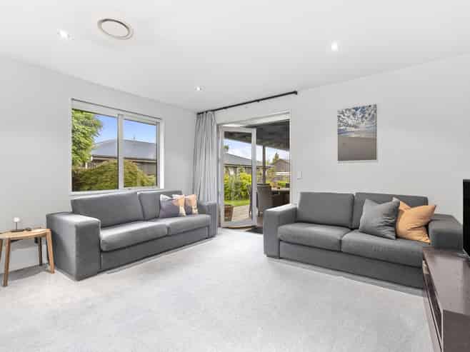 32 Quinnat Street, Albert Town