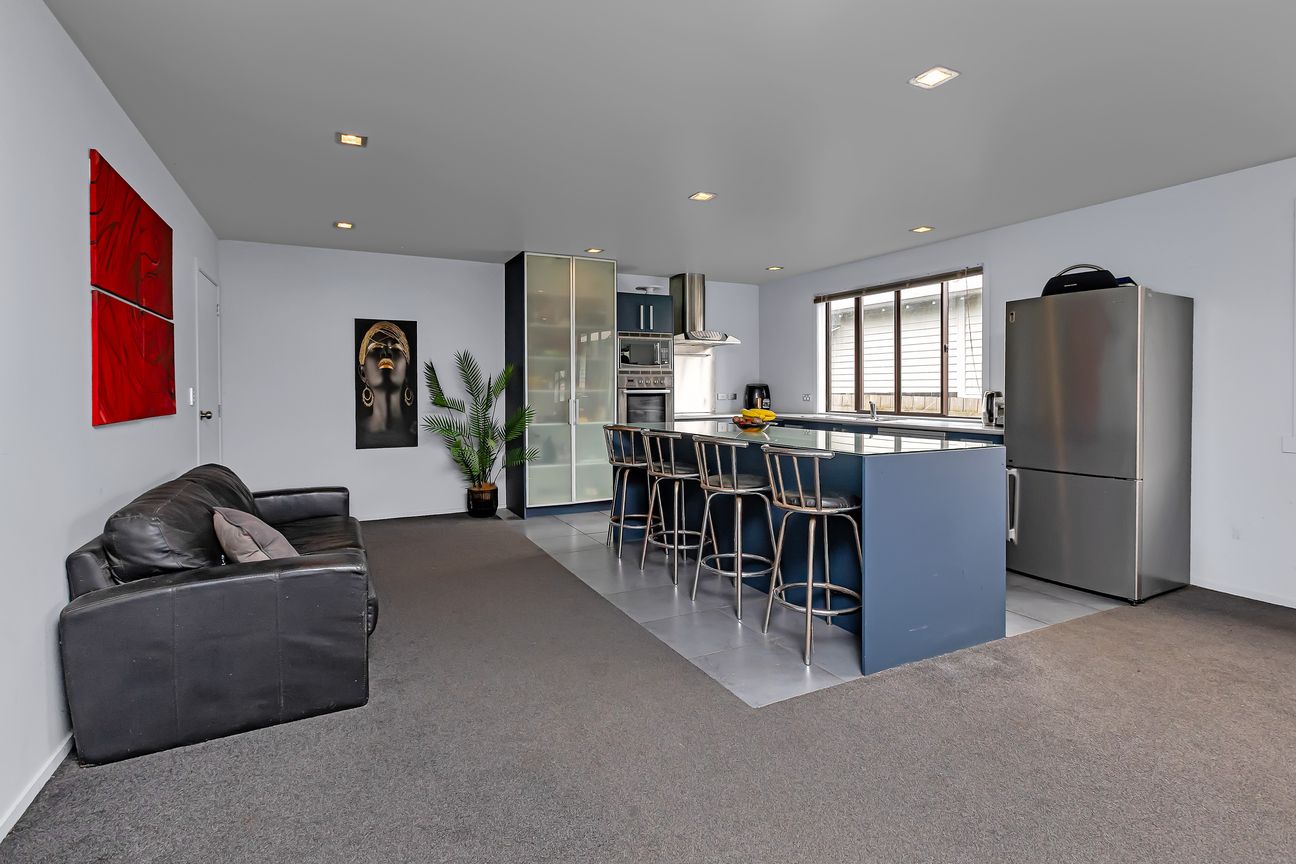 Priced to Sell. Vendors Want Action - Vista 4