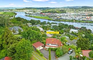 74 Punga Grove Avenue, Riverside