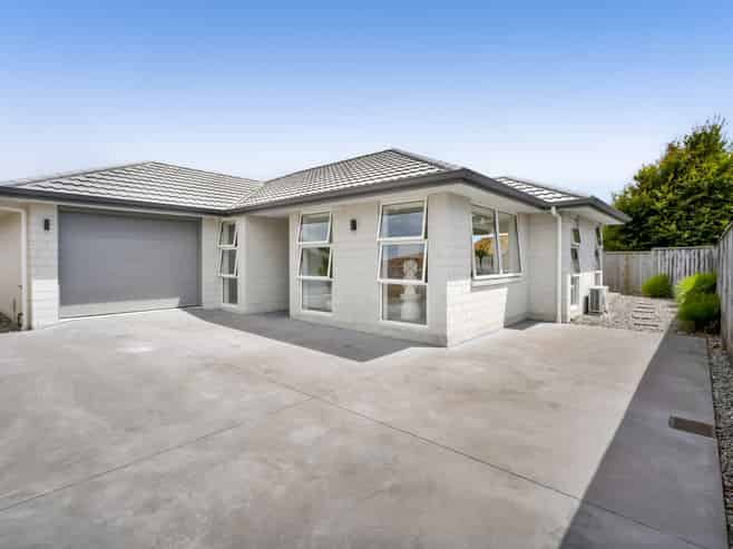 33a Upjohn Street, Brooklands