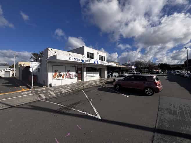 Prime Retail/Consulting Space – Adjacent Waterloo