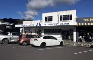 Prime Retail/Consulting Space – Adjacent Waterloo