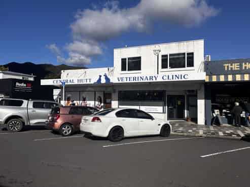 Prime Retail/Consulting Space – Adjacent Waterloo