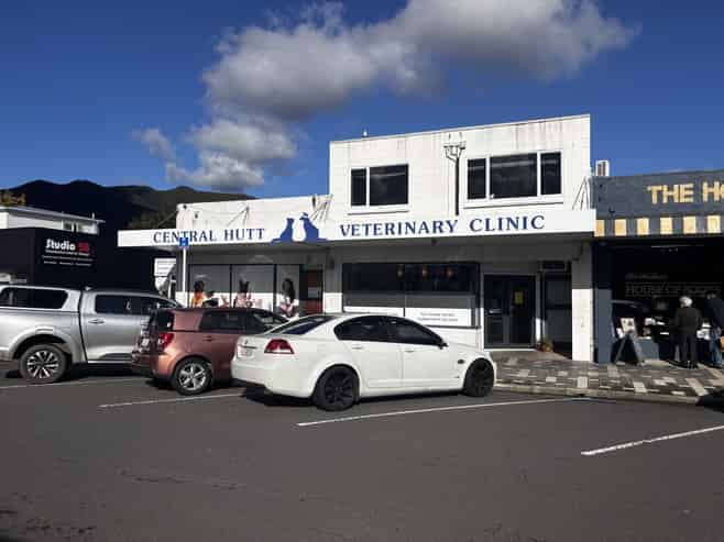 Prime Retail/Consulting Space – Adjacent Waterloo