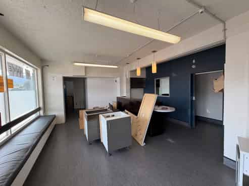 Prime Retail/Consulting Space – Adjacent Waterloo