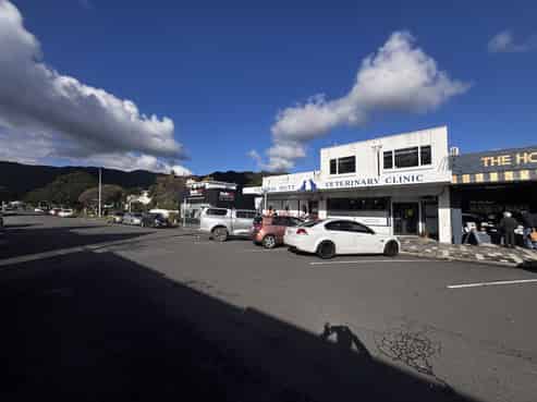 Prime Retail/Consulting Space – Adjacent Waterloo