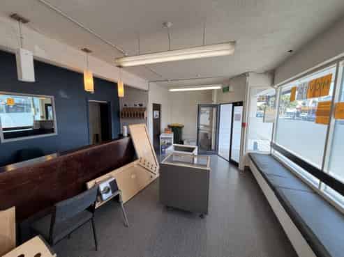 Prime Retail/Consulting Space – Adjacent Waterloo