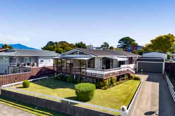 14 Trelawney Crescent, Westown