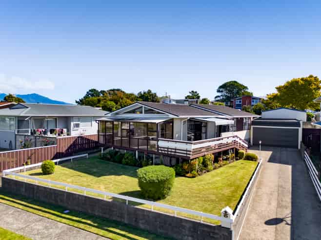 14 Trelawney Crescent, Westown