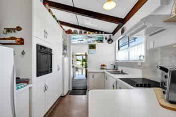 14 Trelawney Crescent, Westown