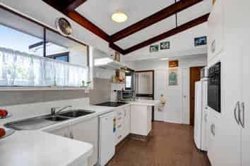 14 Trelawney Crescent, Westown