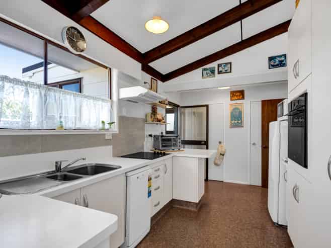 14 Trelawney Crescent, Westown