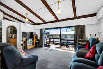 14 Trelawney Crescent, Westown