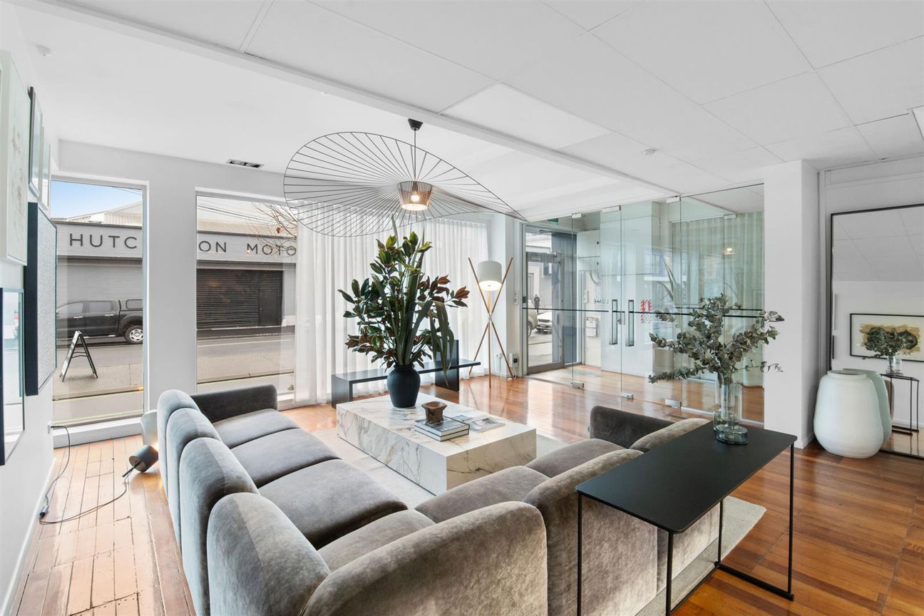 Modern Office with Touches of Character - Ansicht 5