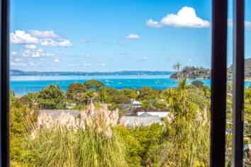 152 Ocean View Road, Waiheke Island