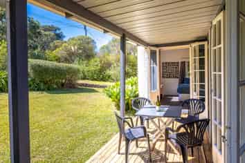 152 Ocean View Road, Waiheke Island