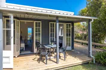 152 Ocean View Road, Waiheke Island