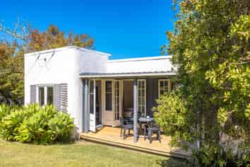 152 Ocean View Road, Waiheke Island