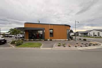 Commanding Front Retail Unit