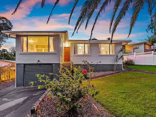 25 Crompton Road, Massey