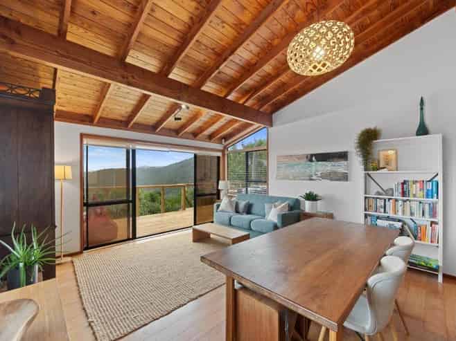 16 Pendrell Road, Piha