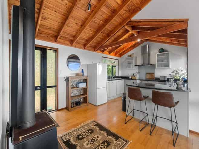 16 Pendrell Road, Piha