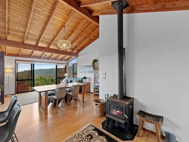 16 Pendrell Road, Piha