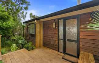 16 Pendrell Road, Piha