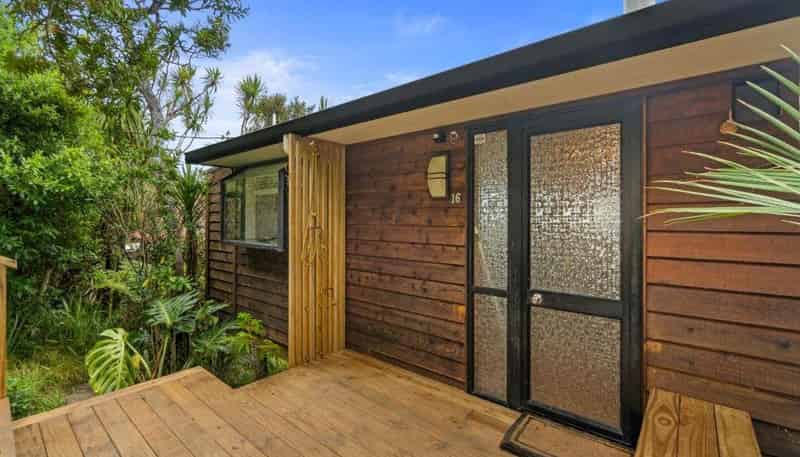 16 Pendrell Road, Piha